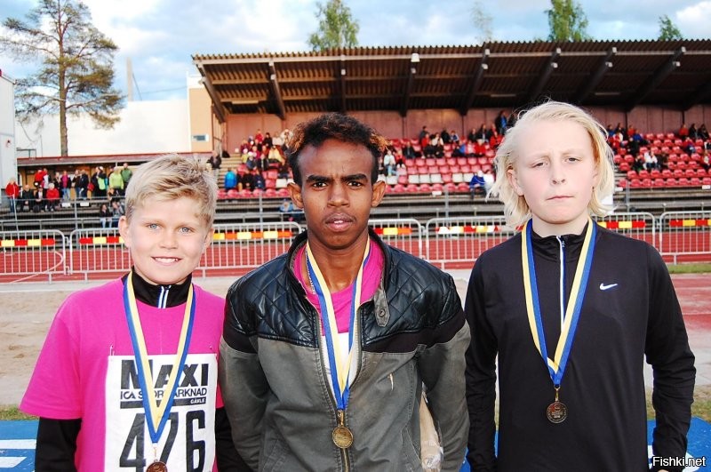 Есть еще эмигранты в Швеции. Этому чемпиону 12 лет.
Там джентльмены верят на слово.
