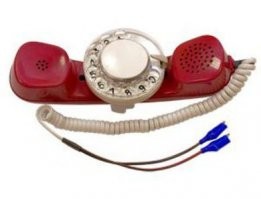Когда работал на заводе, у каждого была такая фигня только с крокодильчиками на хвостах, т.к. телефон был только в кабинете нач.цеха, а проводка шла через весь цех...