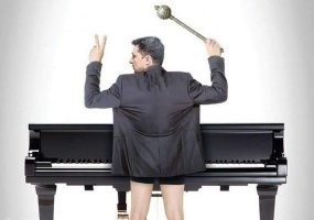 Вот этот настройщик роялей там нужен.