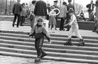 А че без описаний?
Как в детство вернулся!

Эта штуковина стояла на пересечении Ленинского пр-та с улицами Кравченко и Пилюгина.


Это м.Ленинские горы, когда метромост уже закрыли для остановки поездов.


Тут уже отстроенный ТЦ под Александровским садом.


Не понятно, почему последние фотки ЧБ, т.к. сделаны не так уж и давно.