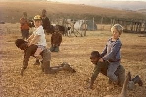 "Королевская семья белая  -  и это расизм": британский активист предъявил претензии к БКС