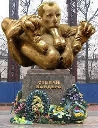 Вот правильный памятник бендере