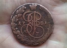 Я, когда в Выборге служил, тоже на Рыночной площади монету нашел. Но увы не редкую. После службы просверлил в ней дырку, носил с ключами и все вместе потом посеял...)