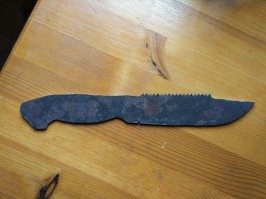 Вот с такими ножичками жили и выживали не одно поколение наших предков. Только рукоять обмотать люминевой проволовкой и чёрной тряпочной изолентой - и полный порядок! ;)