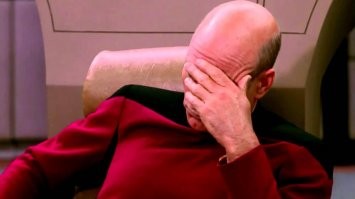 Не продолжай позориться, хвастунишка. Пилка под карандаш, пинцет, зубочистка, шило, штопор и открывашка. Не забудь еще гигиенчику и крем от загара захватить)))