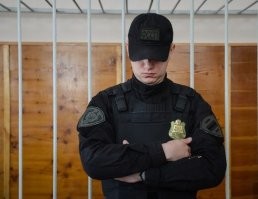 Предоставьте ему охрану.