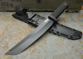 Всегда пользовался в походах, ножами Мора("Компаньон", например), по цене\качеству оч хорошие.

В последнее время, чисто по приколу, как раз хочу купить, что то аля заточенный ломик с обухом в 5мм. Пока глаз упал на "Cold steel recon tanto"(у самурая нет цели, только путь) или какой нибудь "Кизляр Милитари"(стильно, модно, молодёжно)

Дрова колоть, конечно, не собираюсь(хотяяяяя....), для коллекции пади сойдет. Я не из тех людей, кто заводит музейные экспонаты, а потом ловит инсульт, от царапин или дефектов полученных в ходе эксплуатации. 

P.S. Кто подскажет, что то подобное, для альтернативного взгляда, буду рад.