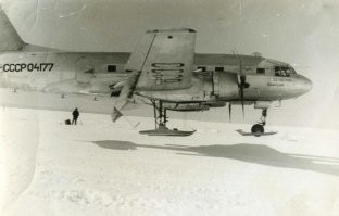 Атомоход «Ленин» и Ил-14 (СССР 04177)