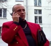 Эту можно убирать - это стебная фотка. На ней Олег Викторович Белый. Фото из рекламы его курса по продажам. Сделана в 2014 году.