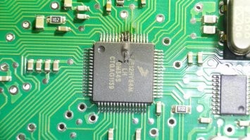 Каждый зарабатывает как может. Они эти деньги не с бюджета воруют. Я лично не смотрю, но значит кто то смотрит и с этих просмотров что то капает.
Молодцы, че.
Я от не умею.
Я просто автомастер... 
От моих шуток клиентам только плохо становится ))
Я говорю, ой да тут вон у тебя чо, ух ты, прикольно, а человеку не до смеха...