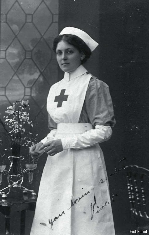 Вайолетт Констанс Джессоп (англ. Violet Constance Jessop) (2 октября 1887, Баия-Бланка, Аргентина   5 мая 1971, Грейт-Эшфилд, Суффолк, Восточная Англия)   стюардесса океанских лайнеров пассажирской компании White Star Line. Вайолетт Джессоп служила на всех лайнерах класса «Олимпик» и, соответственно, была очевидцем инцидентов с ними. Вайолетт Джессоп была на борту «Олимпика», столкнувшегося с крейсером «Хоук»; на борту «Титаника», столкнувшегося с айсбергом; и, во время Первой мировой войны, она служила сестрой милосердия на борту госпитального судна «Британник», затонувшего после подрыва на мине. Присутствие на борту всех трёх лайнеров класса «Олимпик» во время инцидентов, имевших для двух из них катастрофические последствия, сделало историю жизни Вайолетт Джессоп популярной среди исследователей катастрофы «Титаника». Получила прозвище «Мисс Непотопляемая» (англ. Miss Unsinkable).