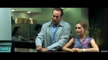 Элисон Ломан в фильме Великолепная Афера играет 12ти летнею
Во время сьемок ей было 23-24 года.
Когда после кастинга, где ее приняли на эту роль, она закурила сигарету, все были в шоке, но промалчали и предложили позвонить ее родителям, чтобы ее забрали. Она сказала, что она сама водит машину, а увидев ошалевшие морды, начала смеятся и показала свое водительское удостоверение. Только после этого все узнали сколько ей лет, и совсем обалдели