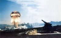 Я так понимаю, это испытание ядерного снаряда.

А это, типичный образец фауны, родившийся на месте испытаний.