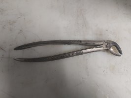 Вот в инструменте валяются, ржавеют. Правда доктора отодрали бы, за такое состояние, по самое небалуй)