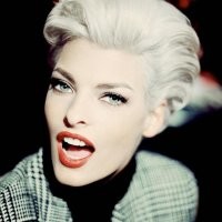 А мама - известная модель Линда Евангелиста?!