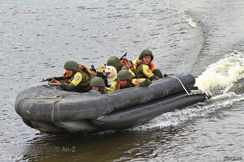 Наши российские военные тоже пользуются надувными лодками.
Что не так то?
.
Главное же развести политический срач?