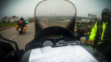 Териберка атмосферное место! Был там летом в 2019 году. Ездил на мотоцикле.  Жить конечно там сложно,  однако если Вы путешественник - побывать здесь стоит. Думаю ещё как ни будь съезжу, погода в июле 2019м году была мягко говоря не очень)))