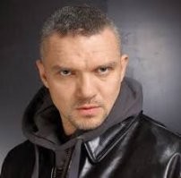 Недобрый качок, с такой ,,моськой,,?
Это же как Епифанцева съесть!)))