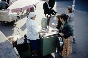 у нас до 97-го года стояли вот такие 2 аппарата... не знаю почему, но на моей памяти самая вкусная была газировка...