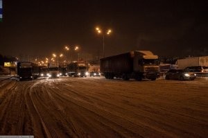 Конечно же мы будем лучше следить за обочиной когда нам скучно, а резина дорогая поэтому если мы буксуем это не мы виноваты а дорожные службы)))