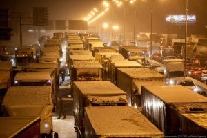 Ну что сказать? Водитель на фуре пассивный педик которому скучно а дрочить уже надоело. Вот и тешит свое болезненное самолюбие при помощи таких же зашкваренных овощей на большегрузах.  Лучше бы мрази резину меняли вовремя и не натирали бы лед на маленьких горочках как это был буквально вчера. Олени они и в африке олени. А обочина да, зло и мракобесие. Но карать за езду по ней обязано государство.