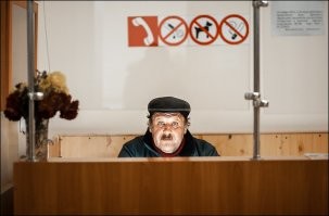 Надо там вахтера посадить, чтобы отмечал тех, кто добрался до вершины...