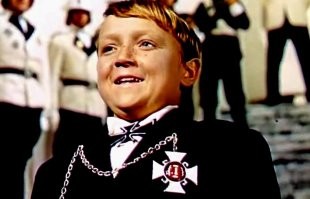 "...Вот сидят буржуины и думают: что же это такое им делать? Вдруг видят: вылезает из-за кустов Мальчиш-Плохиш и прямо к ним.

  Радуйтесь!   кричит он им.   Это всё я, Плохиш, сделал. Я дров нарубил, я сена натащил, и зажёг я все ящики с чёрными бомбами, с белыми снарядами да жёлтыми патронами. То-то сейчас грохнет!

Обрадовались тогда буржуины, записали поскорее Мальчиша-Плохиша в своё буржуинство и дали ему целую бочку варенья да целую корзину печенья.
Сидит Мальчиш-Плохиш, жрёт и радуется...."