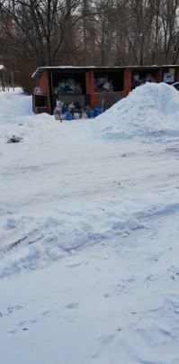 Вот Фили 2 скорые застряли.
А это наш депутат за 30 минут до того как  застряли 2 скорые 
Его в чате так красиво полили добрыми словами.
А так эти депутаты сидят на подсосе у управляющих компаниях и не куя не делают.