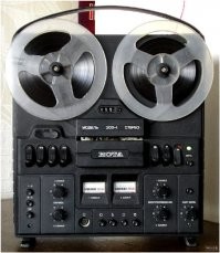 Автор, ты фарцевал, что-ли? У обычных людей, хорошо, если такой был.  Ну у меня, во всяком случае.