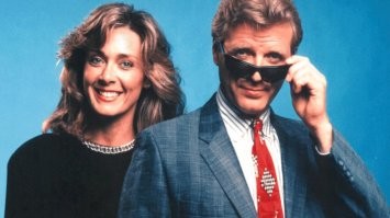 Следж Хаммер(Дэвид Раш) и детектив Дори Доро(Анна-Мария Мартин)