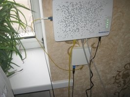 Вы это с кем сейчас разговаривали?  Мне они эту хрень поставили, от нее дальше провода сам развел. Вот: