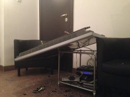 Рассказываю, как повесить телевизор на стену без кронштейна