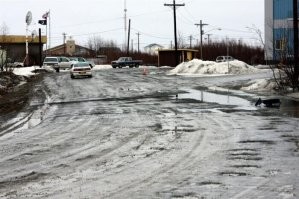 "Они гораздо лучше, чем в городе Нью-Йорк и тем более, чем в России.

В маленьких и отдаленных городах асфальта нет."
==============
Вот это, извините, говно лучше чем в России?  Автор Россию себе по пропаганде в интернете представляет?