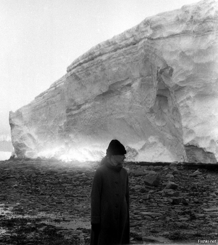 Камчатка. Бухта Финвал (Бечивинская)
1. Сугроб на берегу бухты
2. Сугроб у дороги на пирсы
3. Подьезд дома №3
4. Дом №3 и верхняя казарма, заметена выше крыши.
5.  Нижняя казарма и дом №5. Между ними нижний магазин под снегом
6. Памятная стелла (высота 3 метра) и трёхэтажная казарма справа