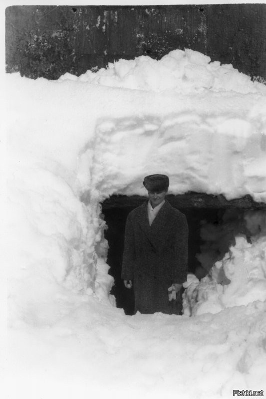Камчатка. Бухта Финвал (Бечивинская)
1. Сугроб на берегу бухты
2. Сугроб у дороги на пирсы
3. Подьезд дома №3
4. Дом №3 и верхняя казарма, заметена выше крыши.
5.  Нижняя казарма и дом №5. Между ними нижний магазин под снегом
6. Памятная стелла (высота 3 метра) и трёхэтажная казарма справа