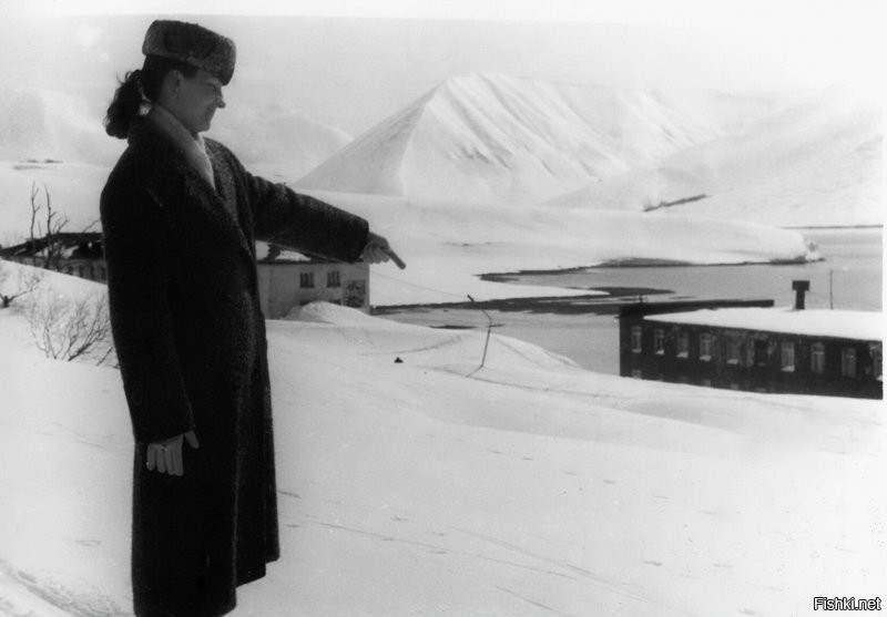 Камчатка. Бухта Финвал (Бечивинская)
1. Сугроб на берегу бухты
2. Сугроб у дороги на пирсы
3. Подьезд дома №3
4. Дом №3 и верхняя казарма, заметена выше крыши.
5.  Нижняя казарма и дом №5. Между ними нижний магазин под снегом
6. Памятная стелла (высота 3 метра) и трёхэтажная казарма справа