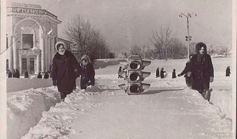 На фото Южно-Сахалинск 1969 год. Так что такие метели для Сахалина это норма.
