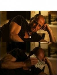 Баблом слёзы вытирает