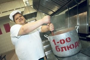 Есть и покрепче женщины с борщем.