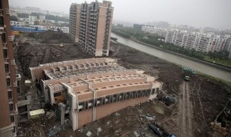 Строят то они быстро, вот только..
Шанхай, если что.