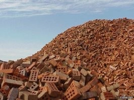 Ванная комната в небоскребе во время землетрясения