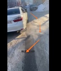 Сама авторша  лево от право не отличает

Чем столько времени тратить на болтавню, могли бы объехать её.