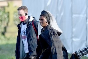 уже, сцуко, нифига не смешно: Анна Болейн, например...