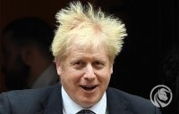 Почему юристы Великобритании носят парики