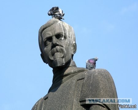 Ну, почему же. Любой памятник может, как минимум, отвлекать внимание голубей.