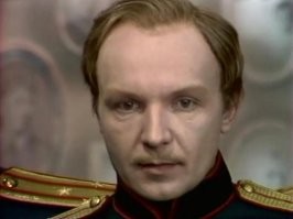 1992 и 1977 года. 25 лет разницы, но я не понимаю зачем он согласился тогда сниматься в "На дерибасовской.." Хотя тогда это было типа "нового веяния" и тогда были голодные годы. Не осуждаю. Земля пухом великому актеру