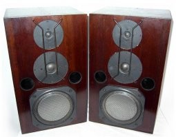 А как же насчёт "Эстонии 35АС-021"? Суперские акустические системы... После них S-90 уже не могу слушать, какой-то "мусорный" звук. До сих пор слушаю "Эстонию".