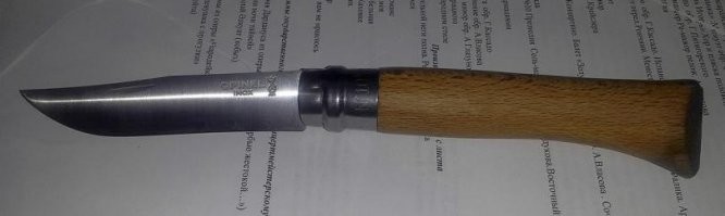 Неоднократно пользовался уксусной кислотой для очистки мелких деталей: те же мелкие плашки, шайбы, гайки положил в мелкую банку, залил кислотой и ожидаешь результата.

Похожая технология - очистка ножей. Клинок обворачивается обильно смоченной кислотой тряпицу, завёрнутою потом в полиэтиленовый пакет. Остатки коррозийных пятен счищал канцелярским ластиком. Чтобы не ржавело потом - мало машинное в помощь, в идеале - баллистол.

Пример чистки "убитого" ножа Opinel: