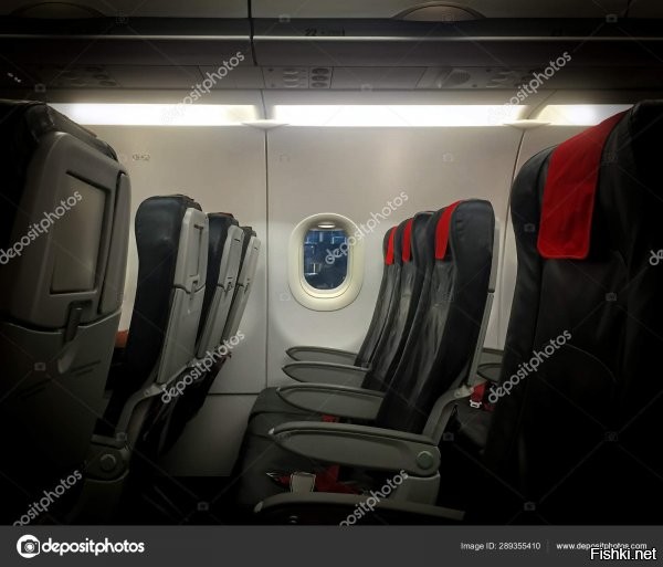 Про цвет сидений - хрень.
Синий чаще встречается потому, что на Боингах, самых распространённых гражданских авиалайнеров, работает лизайнер, которому нравится такой цвет. 
На самом деле салоны самолётов бывают различных цветов. Не только синих, но и:

Белых:




Серо-розовых:


Чёрно-красных:


И даже... Вот таких:


И ещё хотелось бы знать, с каким чувством аэрофобов ассоциируется вот такая расцветка?


-------------

"Любопытные пассажиры интересуются, почему категорически нельзя сажать самолет с полным баком, что может случиться? Дело в том, что вес самолета очень важен при взлете и посадке". 

Подобный ответ "любопытным" равнозначен ответу "потому что". Если уж самолёт взлетел, то сесть с полупустыми баками (А именно только такими они могут быть после нескольких часов полёта. В любом случае топлива там будет меньше, чем было при взлёте) он сможет однозначно. Бензин дожигают или сбрасывают (кстати, это случается далеко не всегда) для того, чтобы, в случае аварии, он не спалил всё к чёртовой матери от малейшей искры. Вес самолёта тут ни при чём.