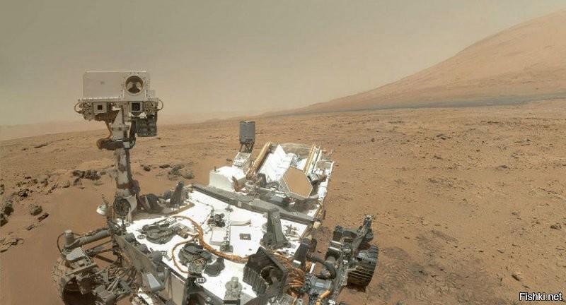 Марсоход Curiosity (отправлен в ноябре 2011 года, посадка осуществлена 6 августа 2012 года) еще на ходу, катается, сверлит камни, собирает пробы, делает фото.